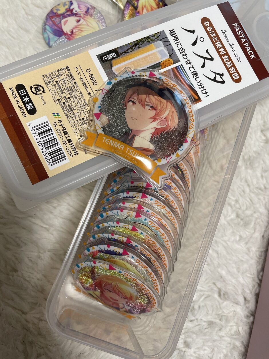  無印や100均で買える？定番人気の「缶バッジ収納アイテム」・おすすめ9選。セリアやダイソーを調査 Illustration 