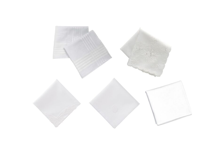 セリアなど100均で買える？定番人気の「結婚式用のハンカチ」おすすめランキング5選。無印も調査